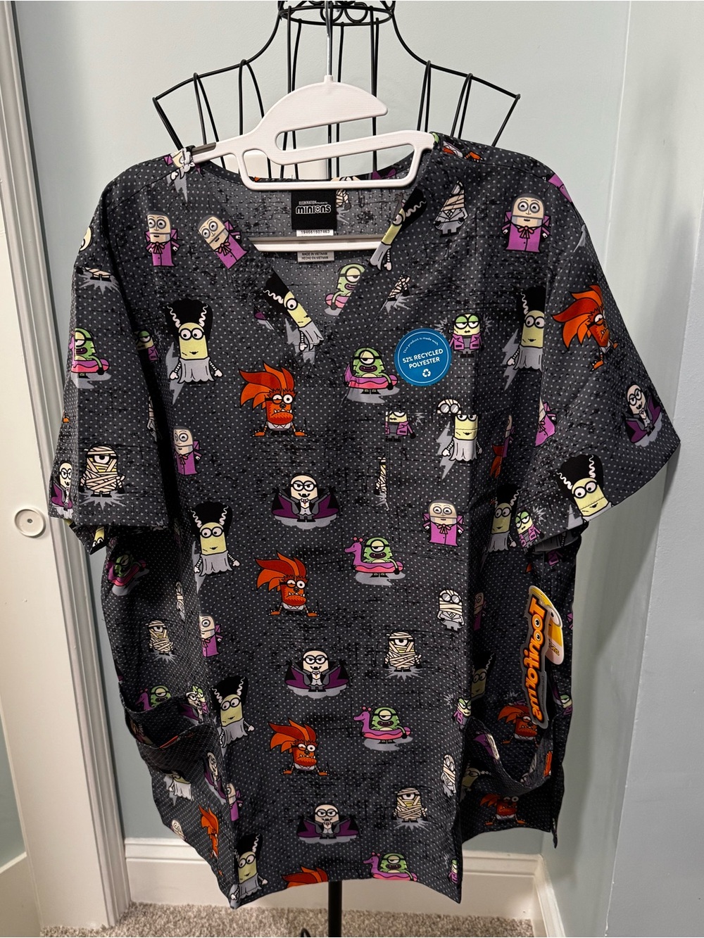 Adorable Halloween Minions Grey Polka Dot Tooniforms Scrub Top Extra Large XL
